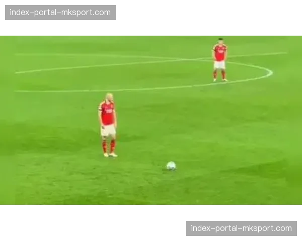 梅斯1-2朗斯，朗斯在补时阶段通过间接任意球完成绝杀