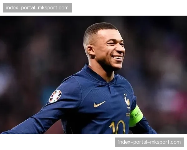 专访摩纳哥新星埃利亚-韦斯：被誉为“新姆巴佩”的18岁边锋