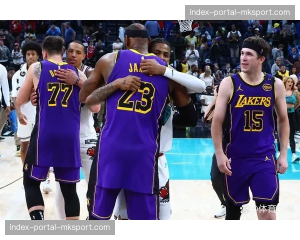 火箭逆转击败开拓者取得十连胜,仍距西部第十湖人两个胜场 火箭逆转击败开拓者取得十连胜,仍距西部第十湖人两个胜场